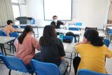 16 學生對課程內容參與討論、發表意見