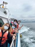 搭乘遊艇前往龜山島