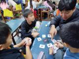 小老師在遊戲中引導零的減法